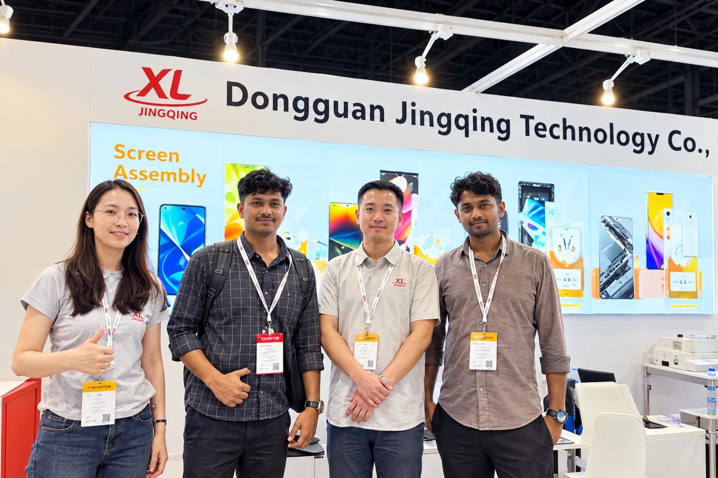 Tim di pameran